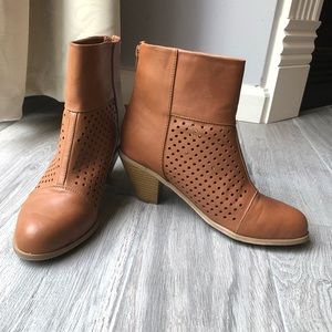 Beautiful never worn Madden Girl boots!